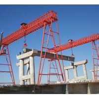 新疆烏魯木齊提梁機路橋門機結(jié)構(gòu)新穎