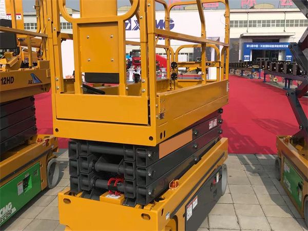 西安電動自行走升降平臺廠家